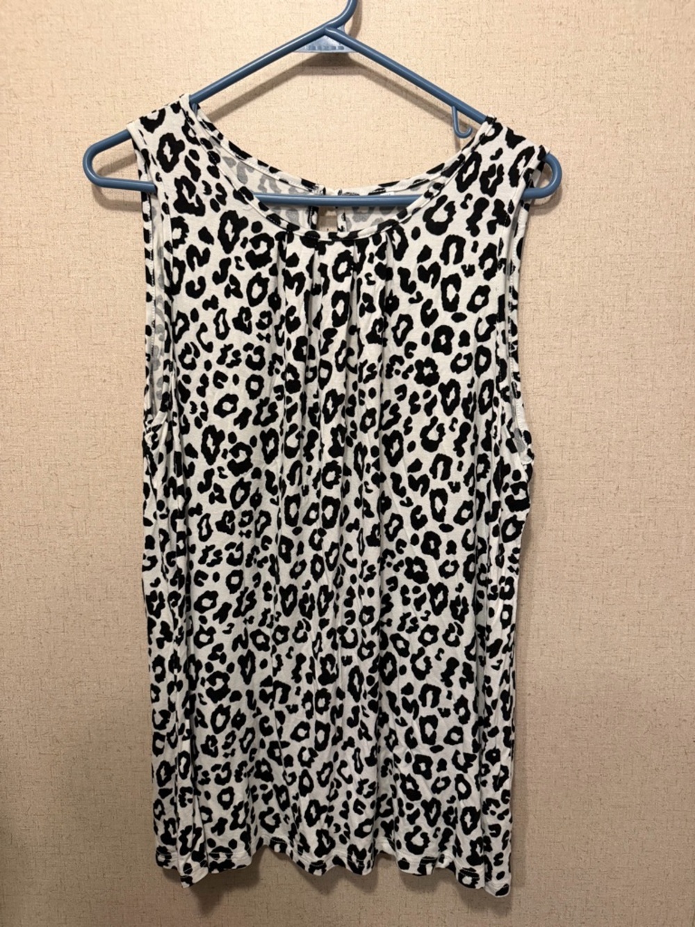 Sleeveless Black and White Leopard Print Tank Top